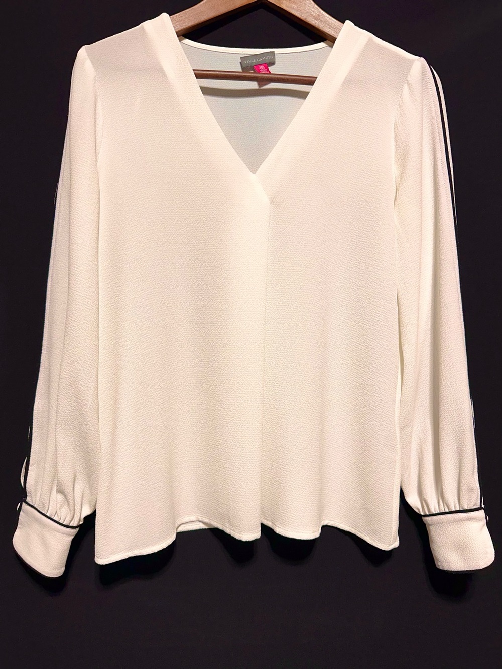 Vince Camuto Ecru Textured V Neck Blouse Contrast Trim XXS